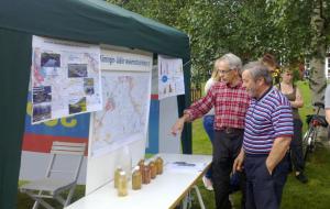 Esittelyä ständillä