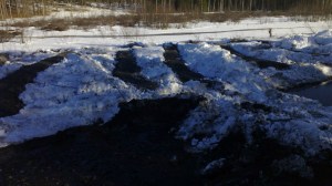 Pintavalutusalueelle rakennettiin painopenkereitä turpeen kellumisen estämiseksi