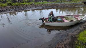 Lietteen poistumista tehostetaan sekoittamalla vettä perämoottorilla