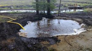 Liete pumpataan kuoppaan, josta putki siirtää sen läheiselle suolle