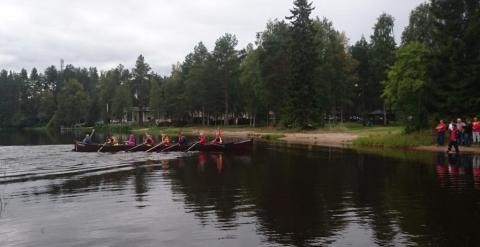 Jäälin asukasyhdistyksen ja vesienhoitoyhdistyksen voitokas yhteinen joukkue maalissa